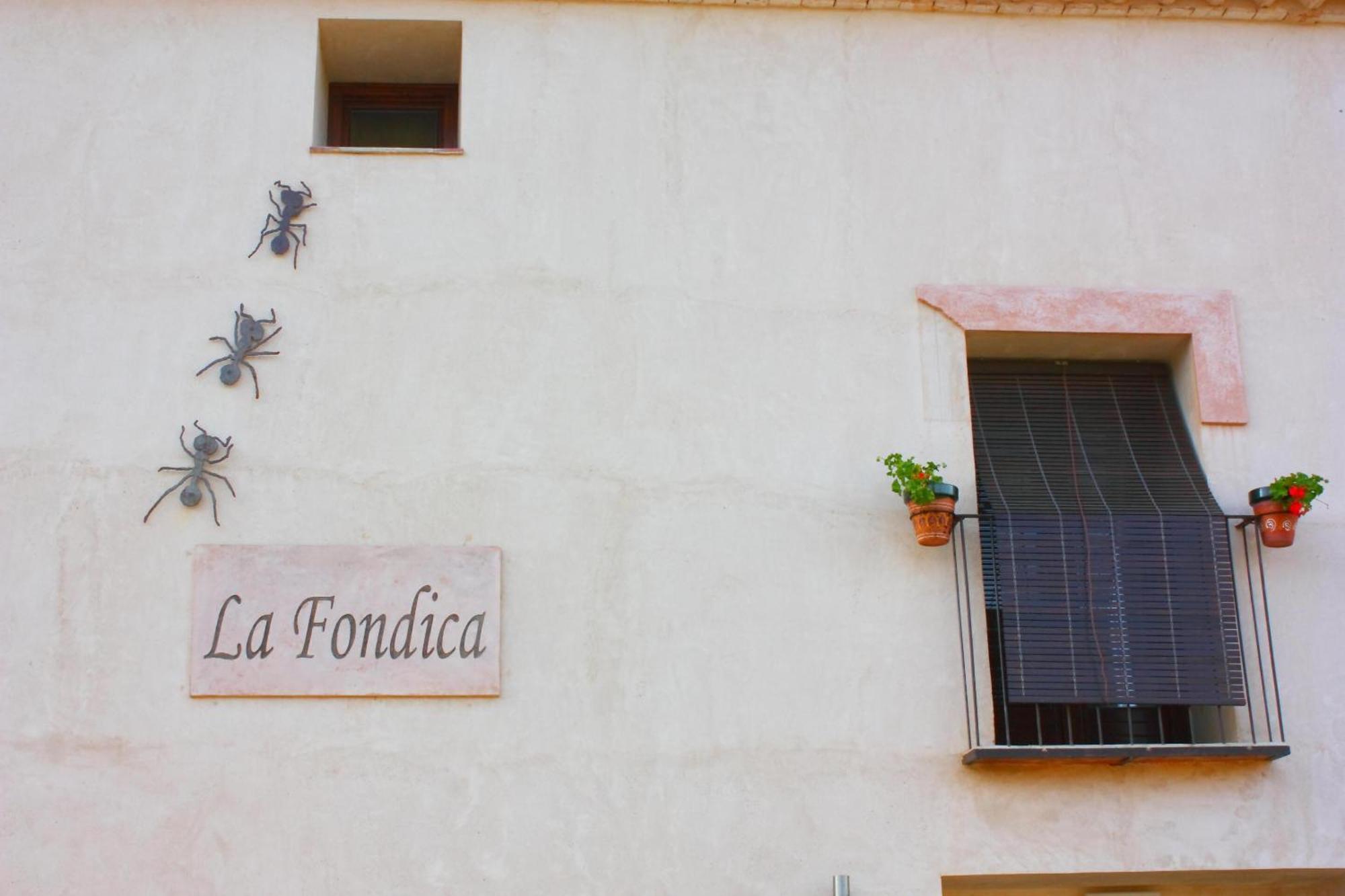 Hotel La Fonda De La Estacion La Puebla De Valverde Exteriér fotografie