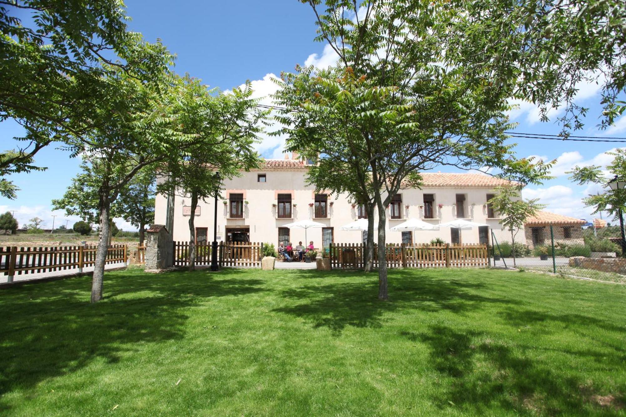 Hotel La Fonda De La Estacion La Puebla De Valverde Exteriér fotografie